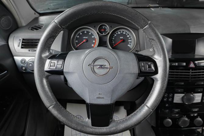 Opel Astra H Рестайлинг с пробегом 2007 года, цена 579 000 рублей, 310000 км, седан, Автокод Объявления
