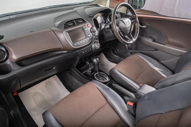 Honda Fit II с пробегом 2012 года, цена 899 000 рублей, 156000 км, хэтчбек, Автокод Объявления