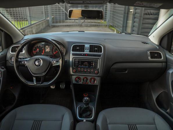 Volkswagen Polo V Рестайлинг с пробегом 2016 года, цена 799 000 рублей, 226858 км, седан, Автокод Объявления