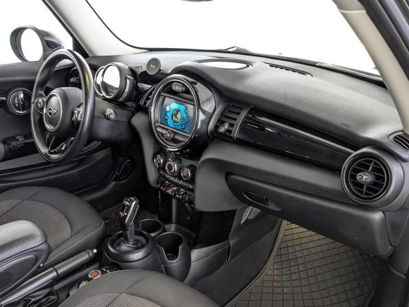 Mini Hatch III (F55/F56) Рестайлинг с пробегом 2018 года, цена 1 800 000 рублей, 73661 км, хэтчбек, Автокод Объявления