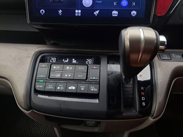 Honda Stepwgn V с пробегом 2016 года, цена 1 680 000 рублей, 230000 км, минивэн, Автокод Объявления