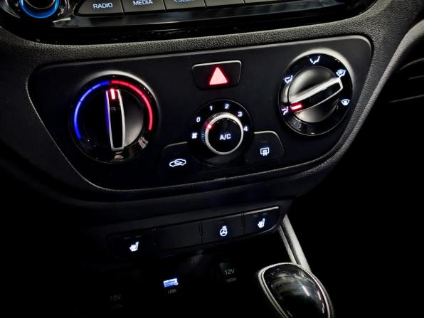 Hyundai Solaris II Рестайлинг с пробегом 2022 года, цена 1 699 000 рублей, 61441 км, седан, Автокод Объявления