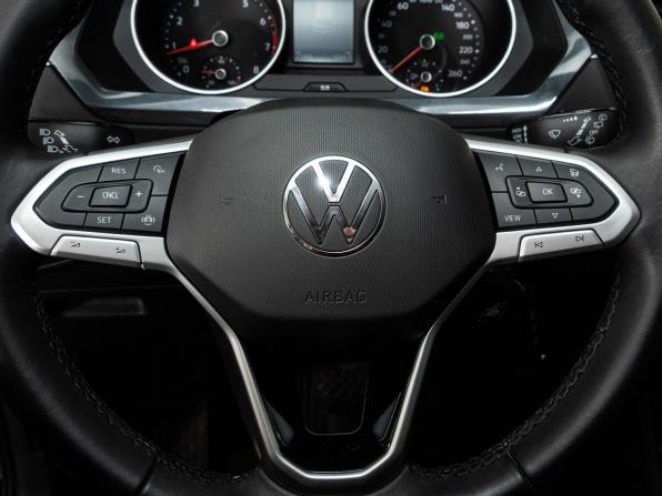 Volkswagen Tiguan II Рестайлинг с пробегом 2021 года, цена 2 977 000 рублей, 21369 км, внедорожник, Автокод Объявления