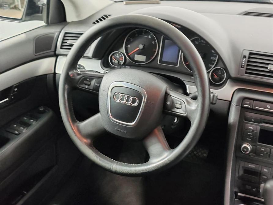 Audi A4 III (B7) Москва  - изображение 17