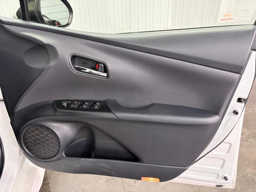 Toyota Prius IV (XW50) Краснодар  - изображение 16
