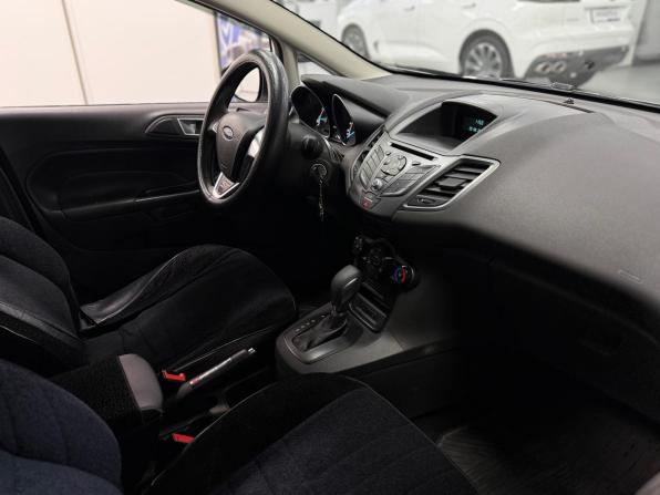Ford Fiesta Mk6 Рестайлинг с пробегом 2018 года, цена 1 000 000 рублей, 53369 км, седан, Автокод Объявления