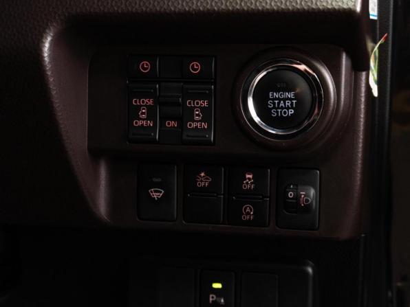 Toyota Roomy I Рестайлинг с пробегом 2021 года, цена 1 319 000 рублей, 124771 км, микровэн, Автокод Объявления