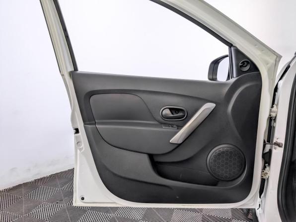 Renault Logan II с пробегом 2018 года, цена 870 000 рублей, 85446 км, седан, Автокод Объявления