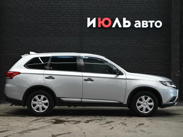 Mitsubishi Outlander III Рестайлинг 2 с пробегом 2017 года, цена 1 930 000 рублей, 89185 км, внедорожник, Автокод Объявления