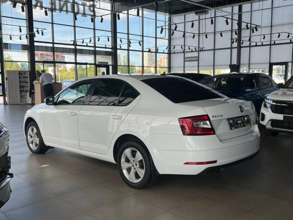 Skoda Octavia III (A7) Рестайлинг с пробегом 2017 года, цена 1 735 000 рублей, 180000 км, лифтбек, Автокод Объявления