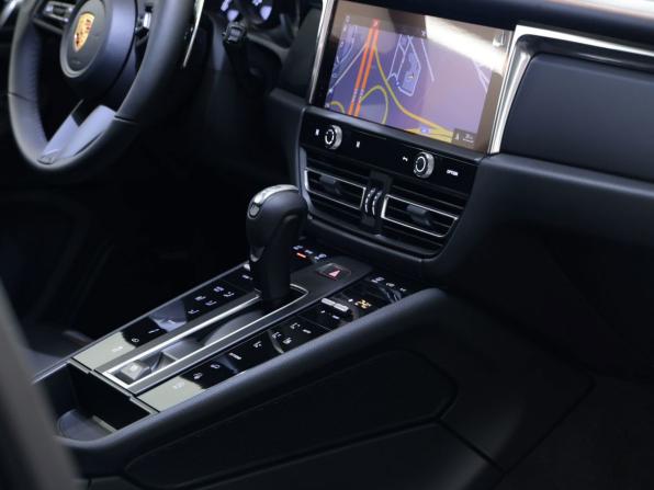 Porsche Macan I Рестайлинг 2 с пробегом 2025 года, цена 12 340 000 рублей, 45 км, внедорожник, Автокод Объявления