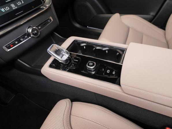 Volvo XC90 II Рестайлинг 2 с пробегом 2025 года, цена 9 750 000 рублей, 11 км, внедорожник, Автокод Объявления