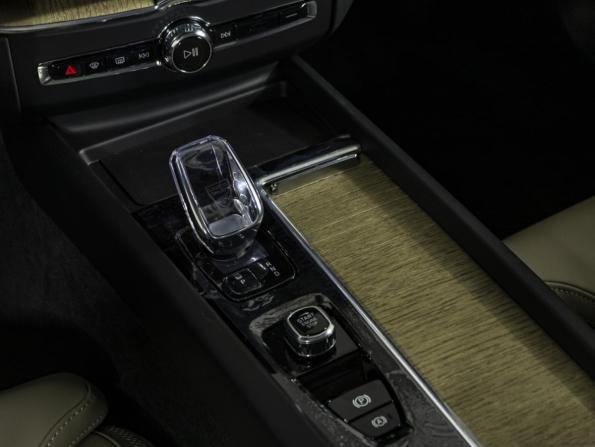 Volvo XC60 II Рестайлинг 2 с пробегом 2025 года, цена 6 789 000 рублей, 27 км, внедорожник, Автокод Объявления