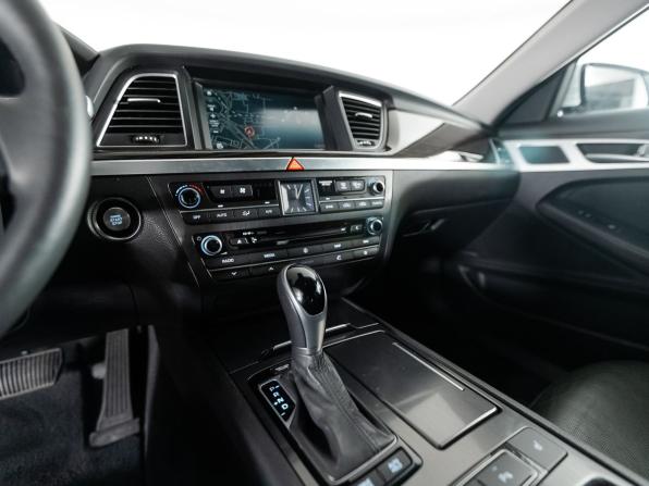 Hyundai Genesis II с пробегом 2016 года, цена 2 200 000 рублей, 102094 км, седан, Автокод Объявления