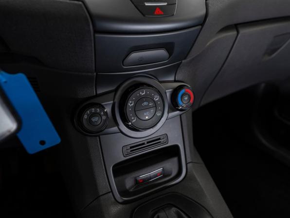 Ford Fiesta Mk6 Рестайлинг с пробегом 2016 года, цена 945 000 рублей, 106486 км, седан, Автокод Объявления