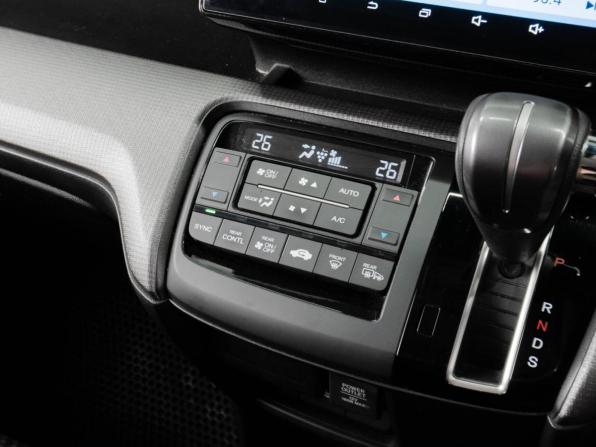 Honda Stepwgn V Рестайлинг с пробегом 2017 года, цена 2 399 000 рублей, 155728 км, минивэн, Автокод Объявления