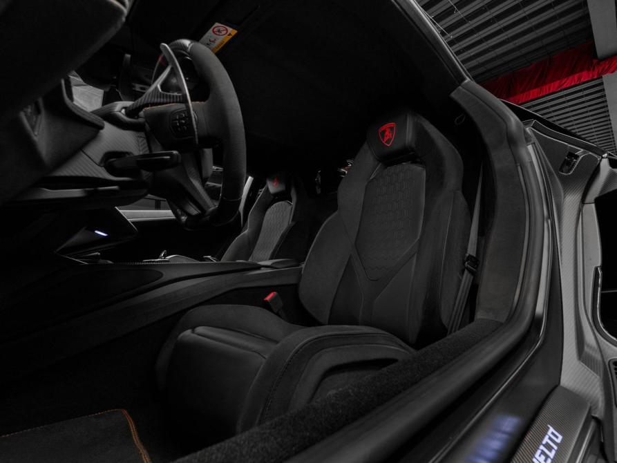 Lamborghini Revuelto Москва  - изображение 24