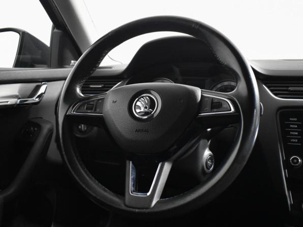 Skoda Octavia III (A7) Рестайлинг с пробегом 2017 года, цена 1 655 000 рублей, 171671 км, лифтбек, Автокод Объявления