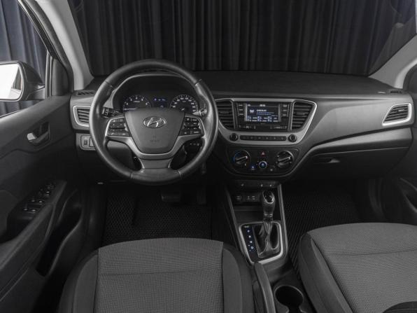 Hyundai Solaris II с пробегом 2017 года, цена 1 219 000 рублей, 189473 км, седан, Автокод Объявления