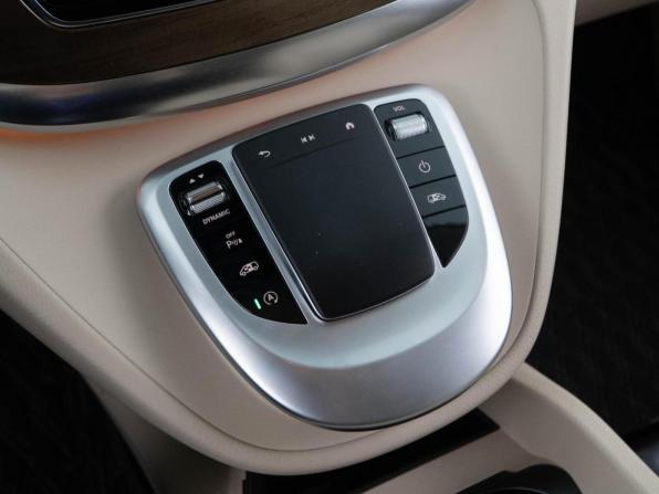 Mercedes-Benz V-Класс III (W447) Рестайлинг с пробегом 2024 года, цена 9 598 999 рублей, 12416 км, минивэн, Автокод Объявления
