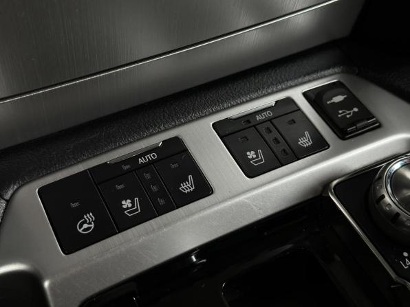 Toyota Land Cruiser 200 Series Рестайлинг 2 с пробегом 2017 года, цена 6 195 000 рублей, 165124 км, внедорожник, Автокод Объявления