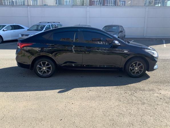 Hyundai Solaris II с пробегом 2017 года, цена 999 000 рублей, 199300 км, седан, Автокод Объявления