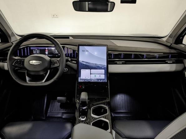 Geely Atlas II с пробегом 2025 года, цена 3 250 000 рублей, 21715 км, внедорожник, Автокод Объявления
