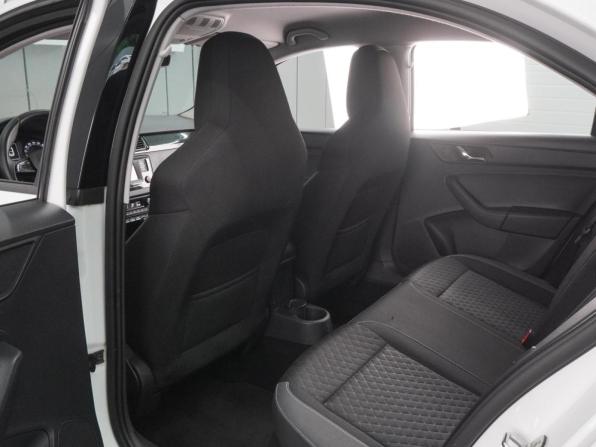 Skoda Rapid I с пробегом 2015 года, цена 1 299 000 рублей, 102279 км, лифтбек, Автокод Объявления
