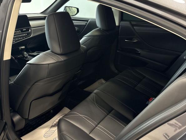 Lexus ES VII Рестайлинг с пробегом 2021 года, цена 4 785 000 рублей, 49386 км, седан, Автокод Объявления