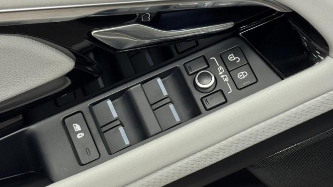 Land Rover Range Rover Evoque II с пробегом 2020 года, цена 2 990 000 рублей, 126057 км, внедорожник, Автокод Объявления