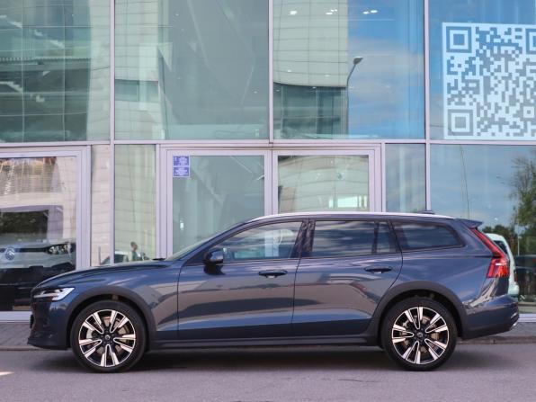 Volvo V60 Cross Country II с пробегом 2024 года, цена 6 560 000 рублей, 26500 км, универсал, Автокод Объявления