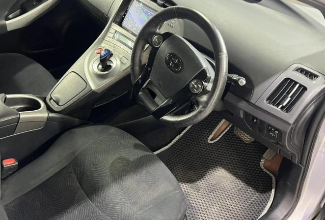 Toyota Prius III Рестайлинг (XW30) с пробегом 2013 года, цена 1 138 500 рублей, 200404 км, лифтбек, Автокод Объявления