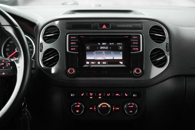 Volkswagen Tiguan I Рестайлинг с пробегом 2016 года, цена 1 130 000 рублей, 251419 км, внедорожник, Автокод Объявления