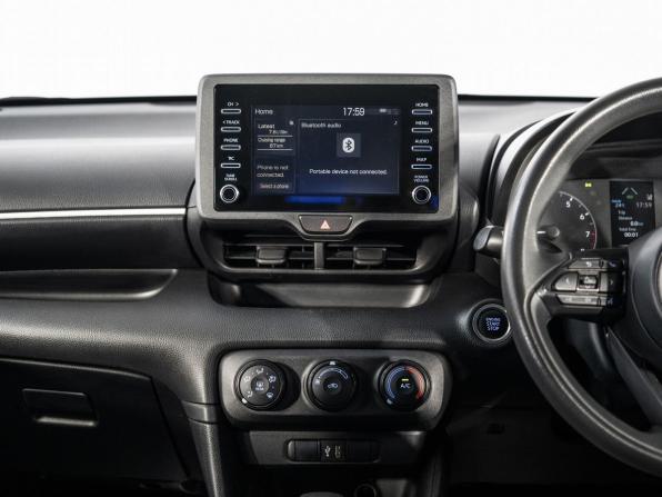 Toyota Yaris IV с пробегом 2021 года, цена 1 130 000 рублей, 88305 км, хэтчбек, Автокод Объявления