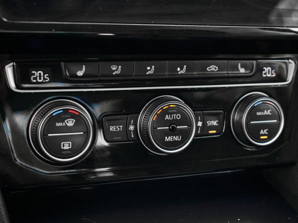 Volkswagen Passat B8 с пробегом 2019 года, цена 2 200 000 рублей, 71191 км, седан, Автокод Объявления