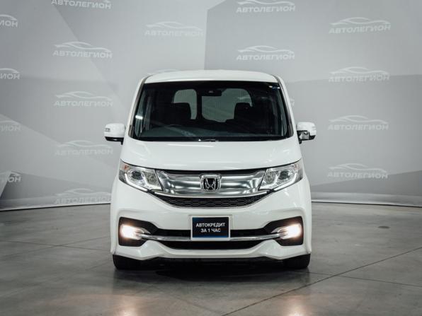 Honda Stepwgn V с пробегом 2015 года, цена 1 890 000 рублей, 92900 км, минивэн, Автокод Объявления