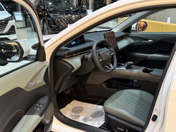 Changan Lamore с пробегом 2024 года, цена 2 749 000 рублей, 50 км, седан, Автокод Объявления