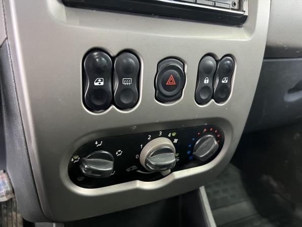 Renault Sandero I с пробегом 2011 года, цена 365 000 рублей, 302573 км, хэтчбек, Автокод Объявления