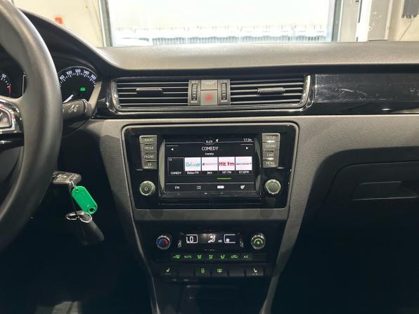 Skoda Rapid I с пробегом 2015 года, цена 1 270 000 рублей, 69353 км, лифтбек, Автокод Объявления