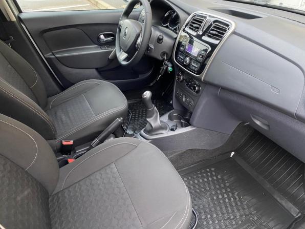 Renault Sandero II с пробегом 2018 года, цена 990 000 рублей, 71563 км, хэтчбек, Автокод Объявления