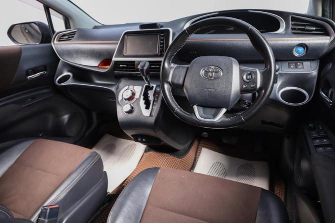 Toyota Sienta II с пробегом 2018 года, цена 1 499 000 рублей, 124322 км, компактвэн, Автокод Объявления