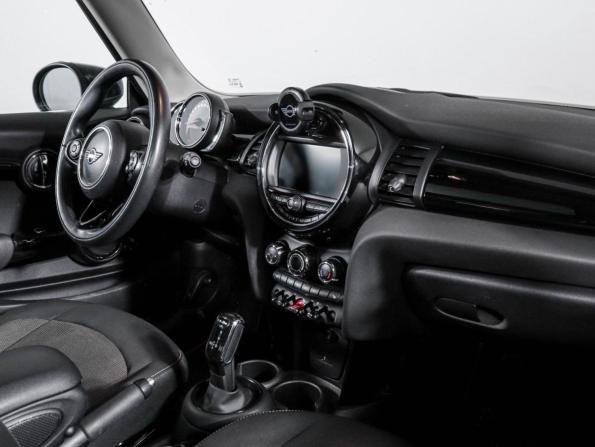Mini Hatch III (F55/F56) Рестайлинг с пробегом 2019 года, цена 2 050 000 рублей, 59500 км, хэтчбек, Автокод Объявления