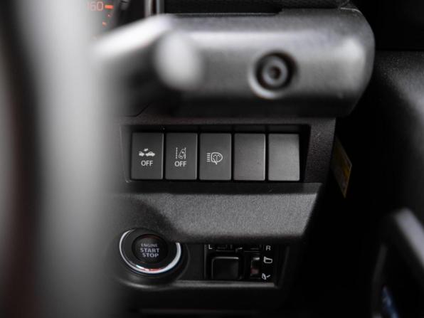 Suzuki Jimny IV с пробегом 2019 года, цена 2 299 000 рублей, 70080 км, внедорожник, Автокод Объявления