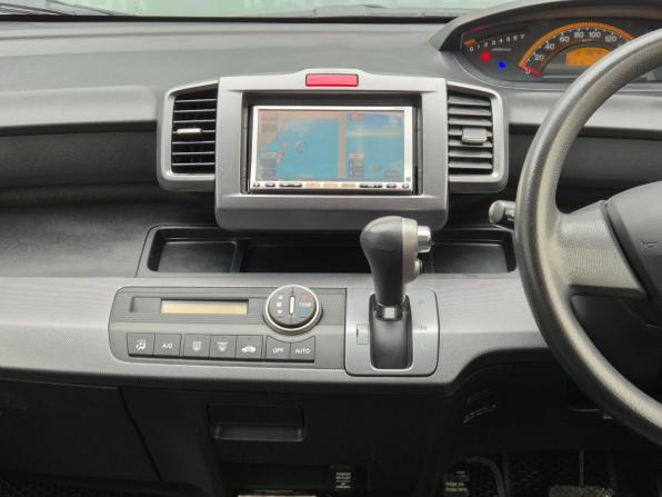 Honda Freed I с пробегом 2010 года, цена 945 000 рублей, 138244 км, компактвэн, Автокод Объявления