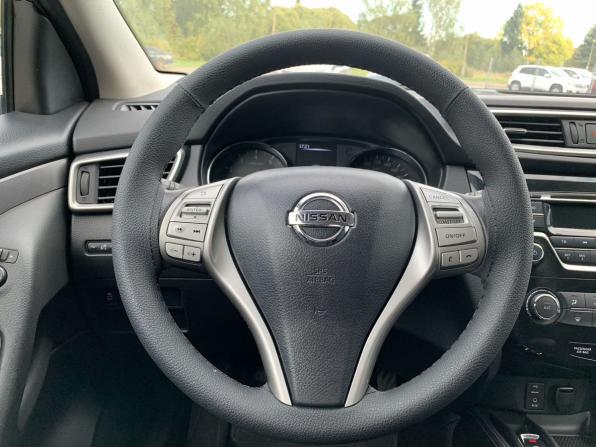 Nissan Qashqai II с пробегом 2017 года, цена 1 790 000 рублей, 111815 км, внедорожник, Автокод Объявления