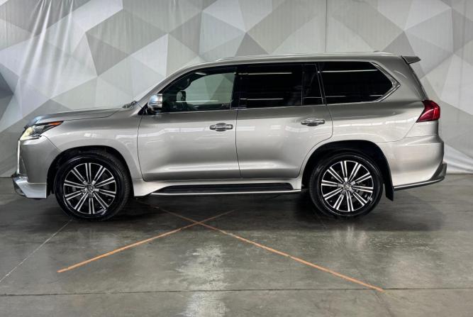 Lexus LX III Рестайлинг 2 с пробегом 2017 года, цена 6 500 000 рублей, 202517 км, внедорожник, Автокод Объявления
