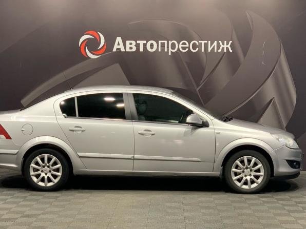 Opel Astra H Рестайлинг с пробегом 2012 года, цена 560 000 рублей, 170000 км, седан, Автокод Объявления