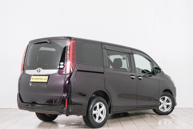 Toyota Noah III (R80) с пробегом 2015 года, цена 1 699 000 рублей, 134000 км, минивэн, Автокод Объявления