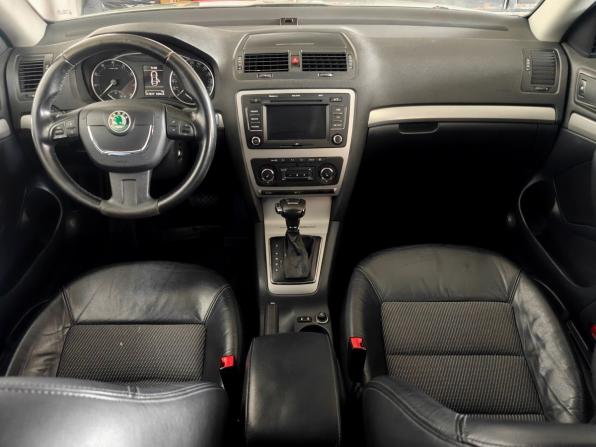 Skoda Octavia II (A5) Рестайлинг с пробегом 2012 года, цена 695 000 рублей, 317875 км, лифтбек, Автокод Объявления