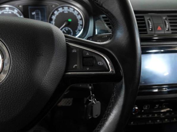Skoda Rapid I с пробегом 2017 года, цена 1 290 000 рублей, 158936 км, лифтбек, Автокод Объявления